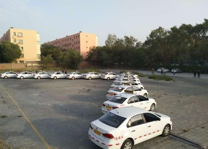 乌鲁木齐风驰驾校训练场