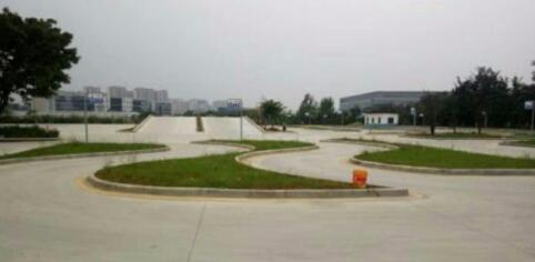 绵阳鸣山驾校训练场