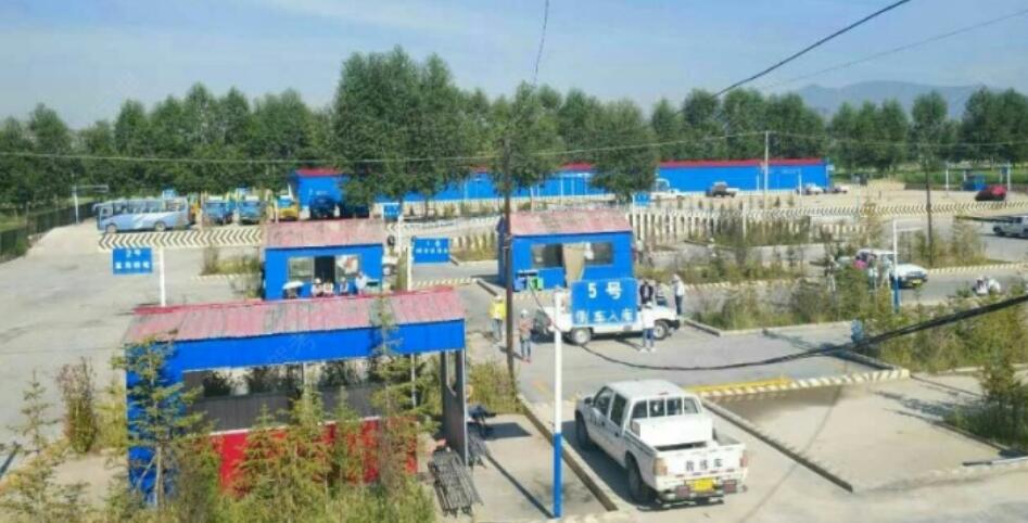 海东红威驾校训练场